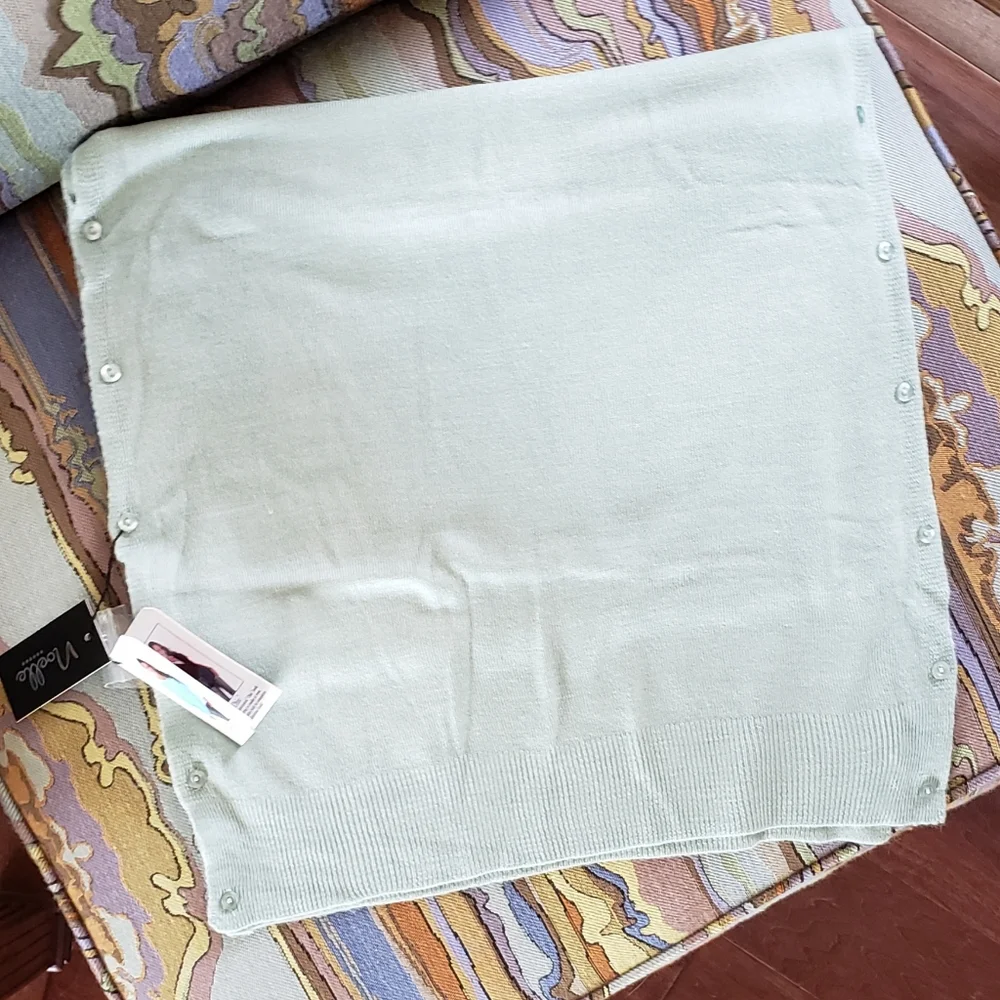 NWT The Bordeaux Wrap by Noelle in Light Green